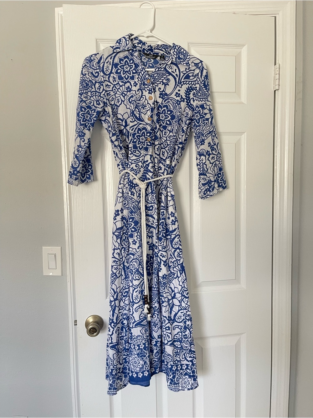 Flowy, 3/4 Sleeve Midi dress,Blue and White Floral Dress with Tie Waist